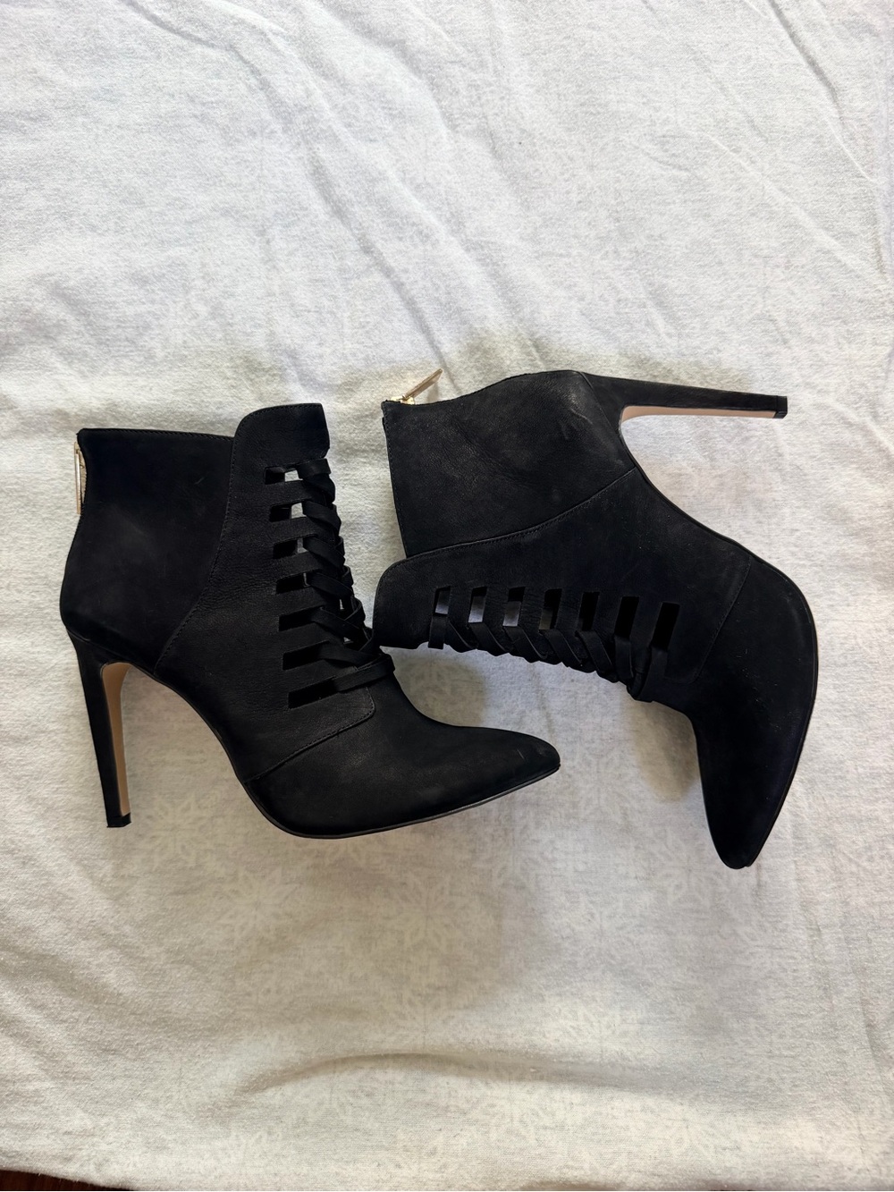 BCBGeneration "Coy" Black Suede Ankle Booties sz 10